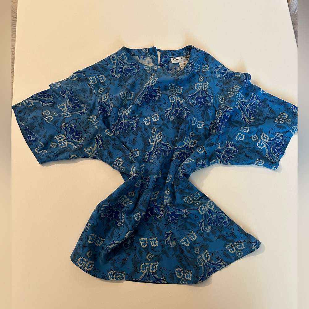 Oscar de la renta blouse blue color. Style.Expression
